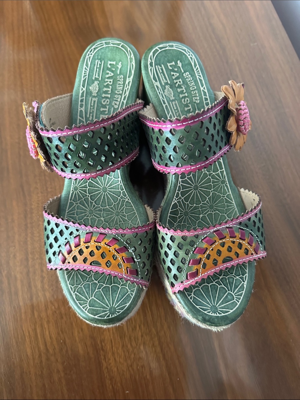 L'Artiste Green Leather Espadrilles with Pink & Tan Accents